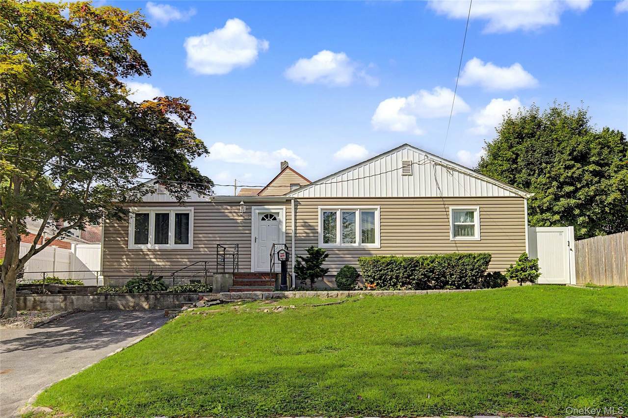 28 Roundhill Drive - Photo 1
