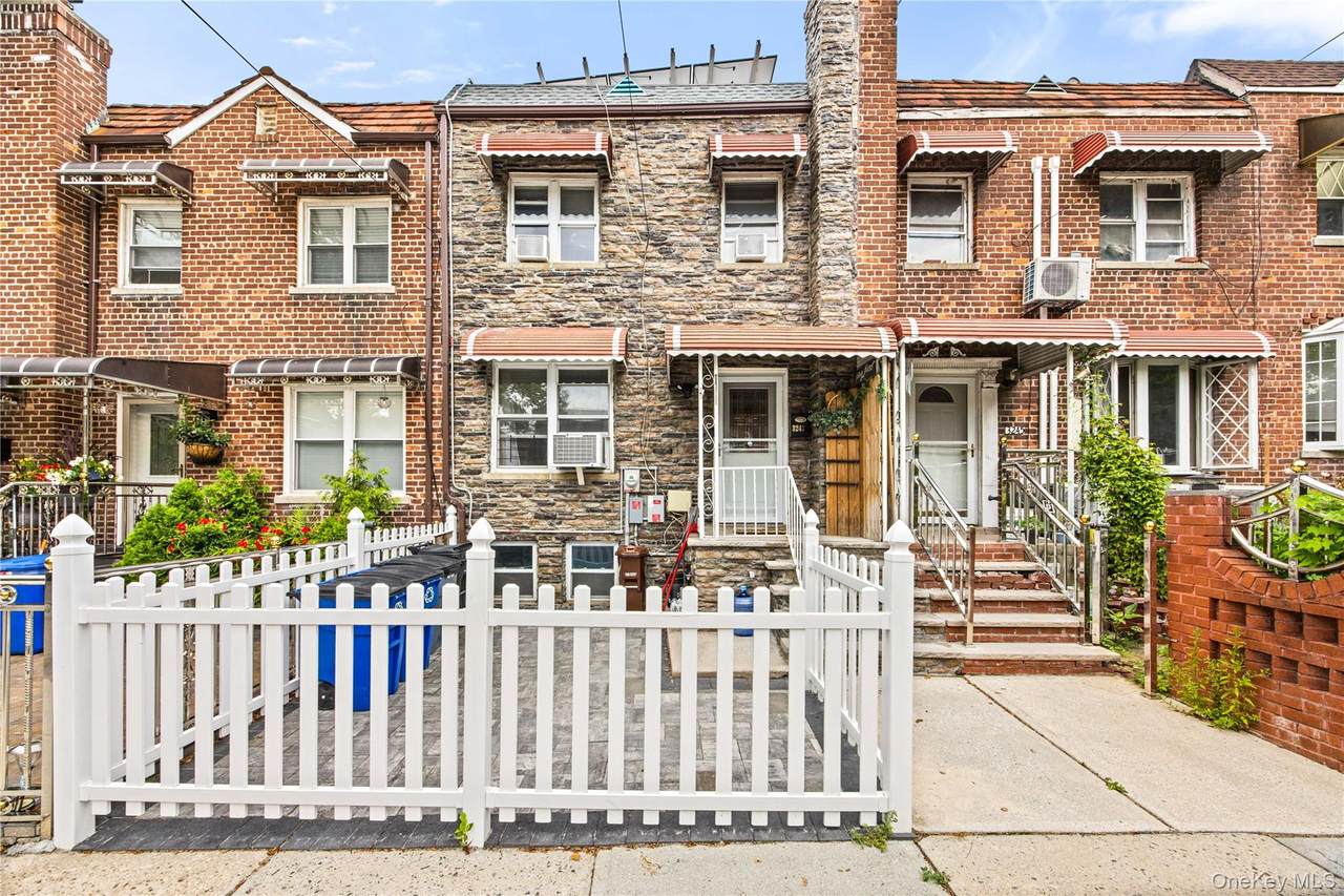 3243 Corsa Avenue - Photo 1