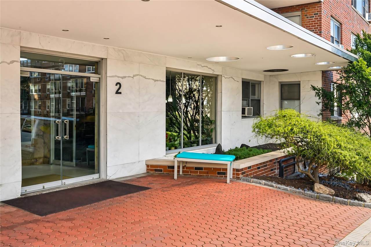 2 Washington Square - Photo 1