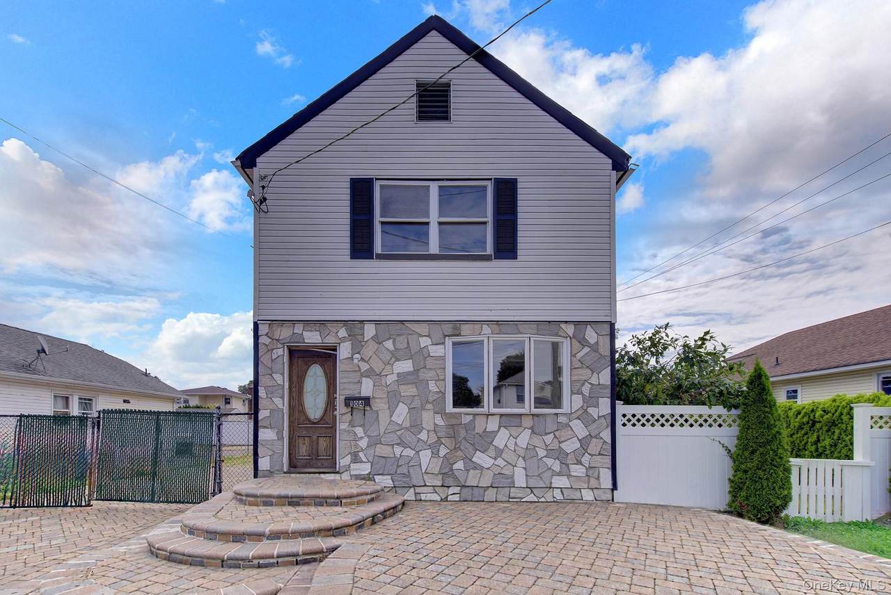 104 Pennywood Avenue - Photo 1