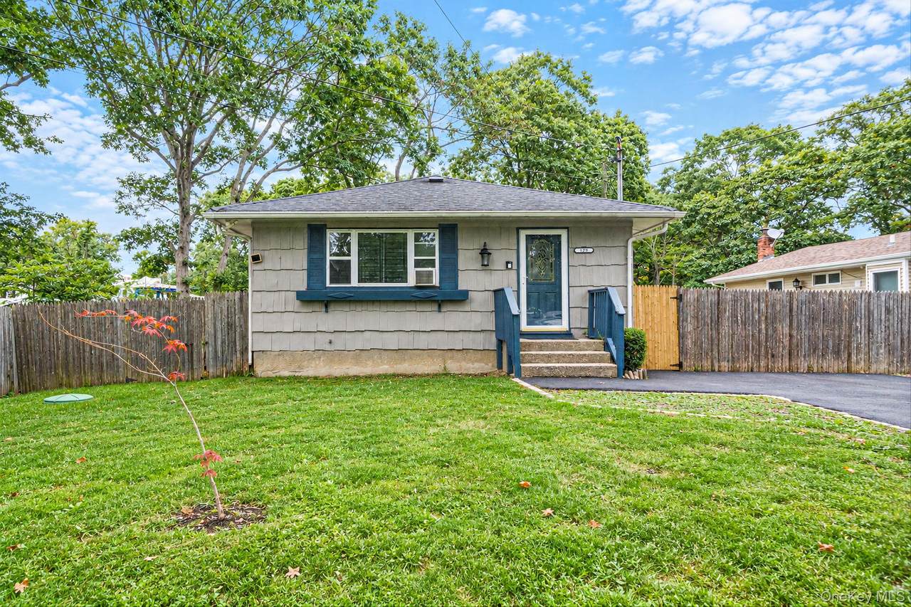 129 Shinnecock Avenue - Photo 1