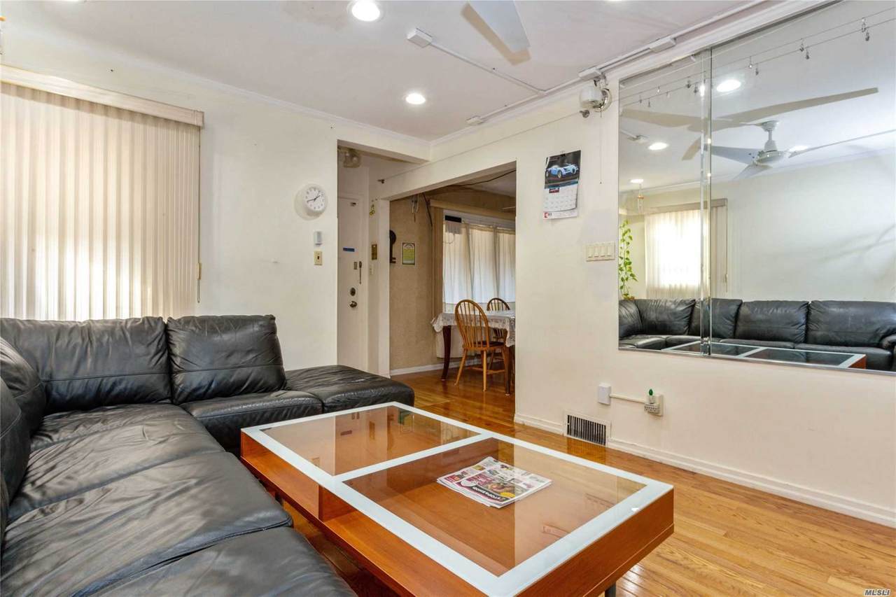64 Carl Avenue - Photo 1