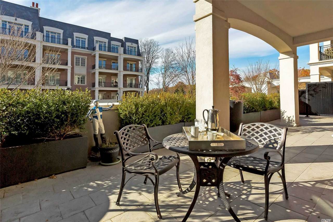 1000 Royal Court - Photo 1
