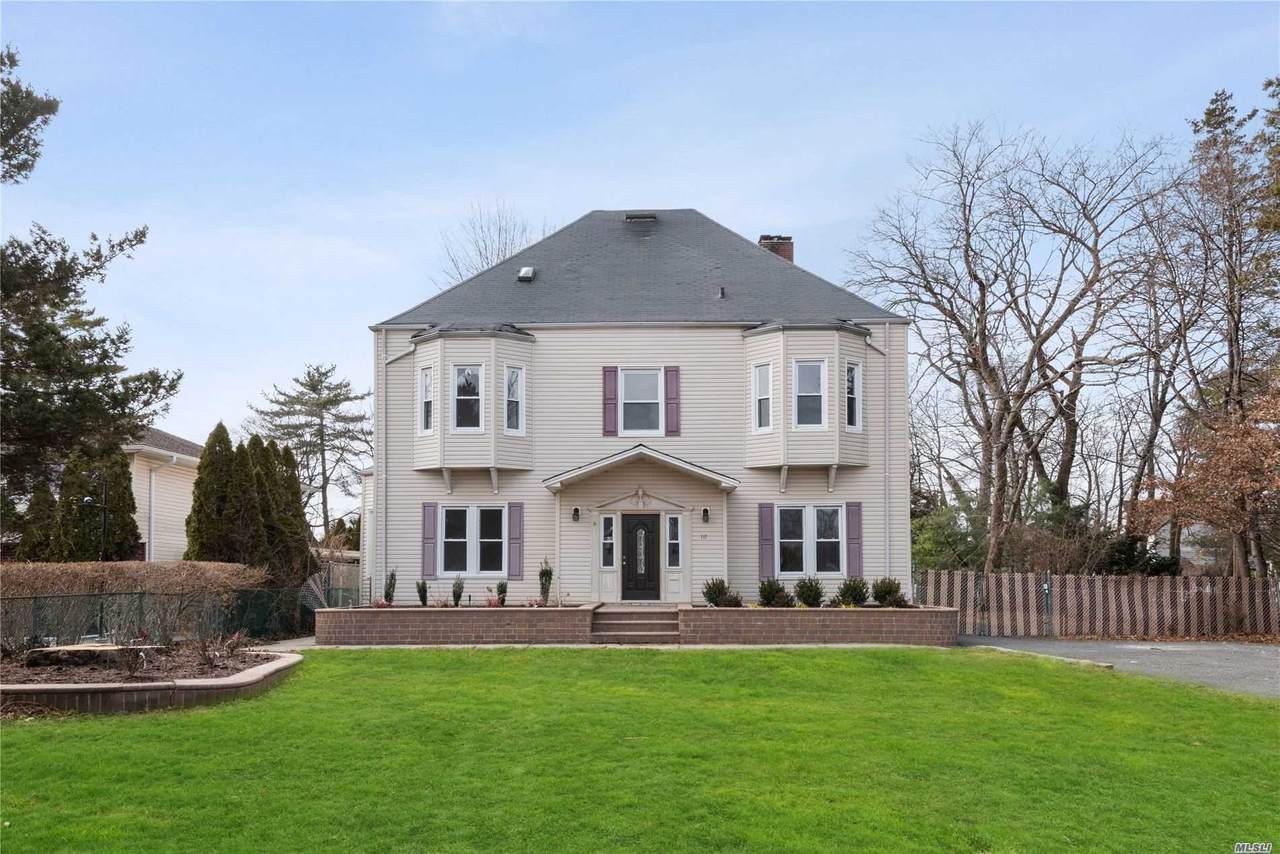 117 Hilton Avenue - Photo 1