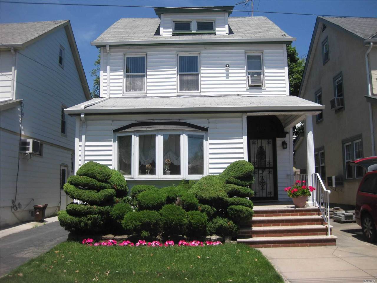 208-15 34 Avenue - Photo 1