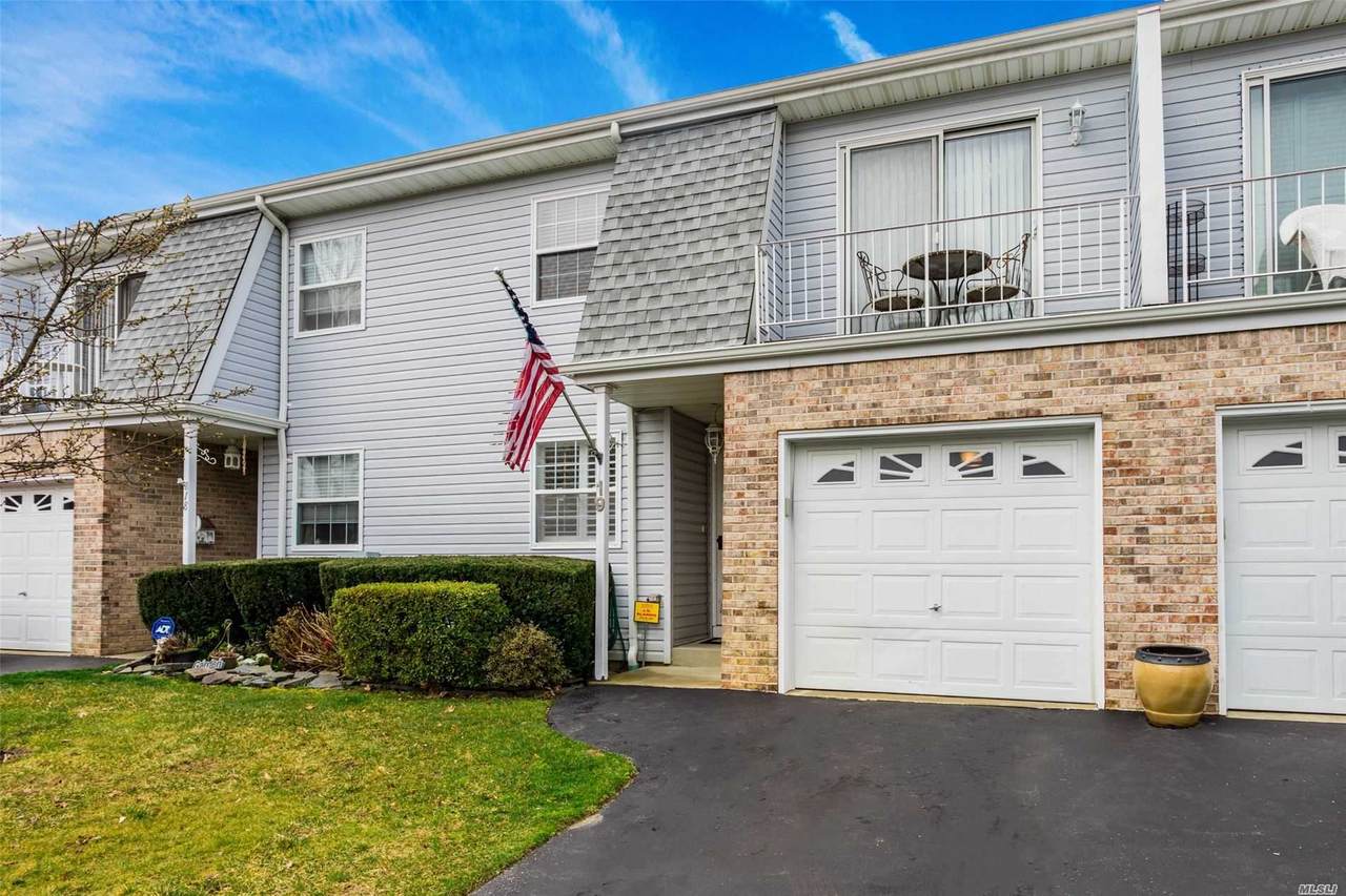 336 Commack Road - Photo 1