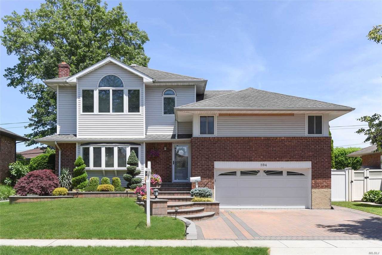 894 Bromton Drive - Photo 1