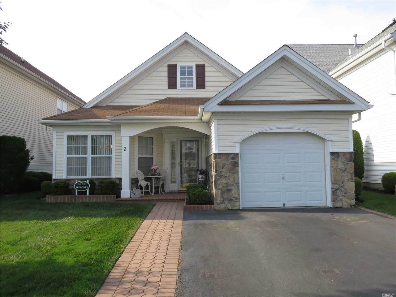9 Kate Circle - Photo 1