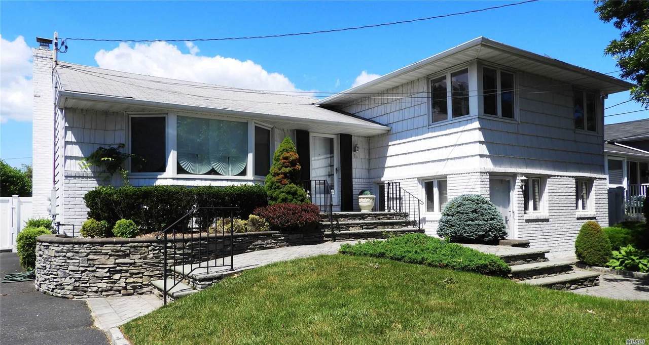 4665 Merrick Road - Photo 1