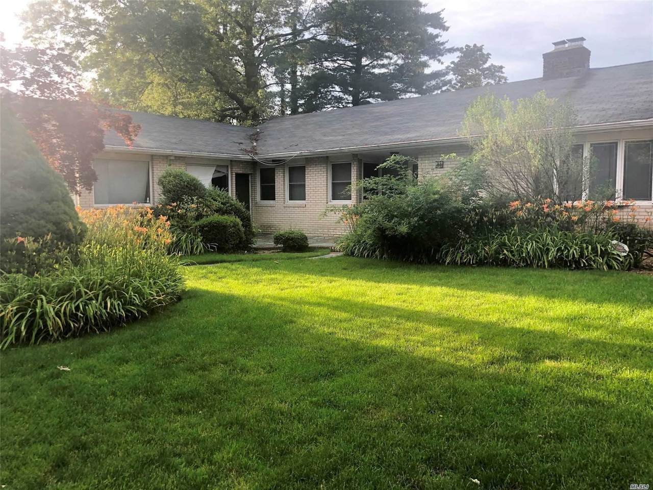 540 Green Place - Photo 1