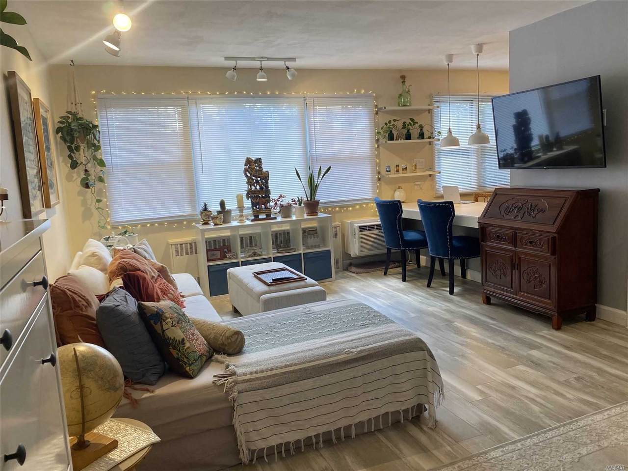 324 Post Avenue - Photo 1
