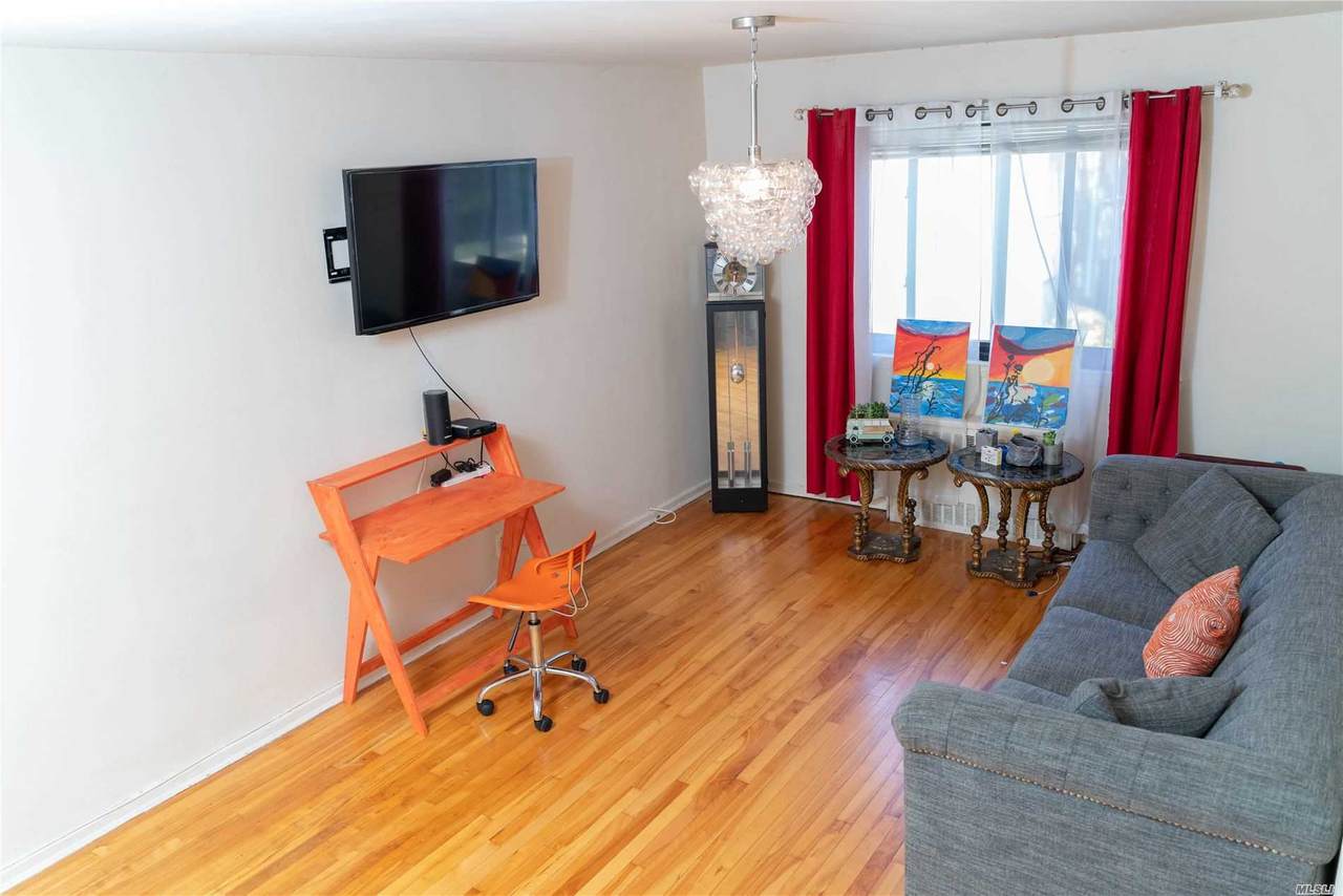 7 Lawrence Drive - Photo 1