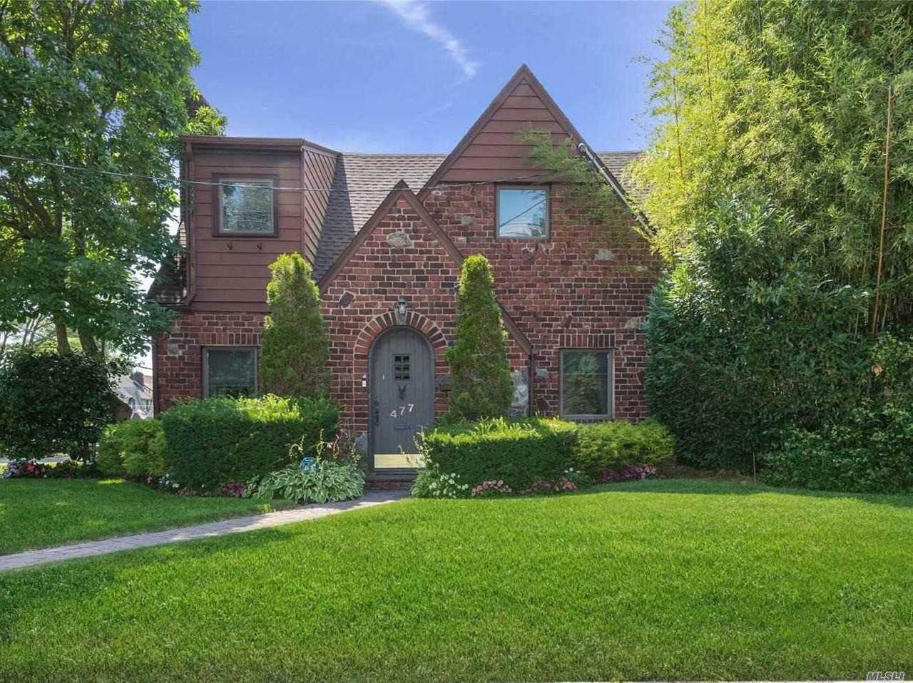 477 Roslyn Road - Photo 1