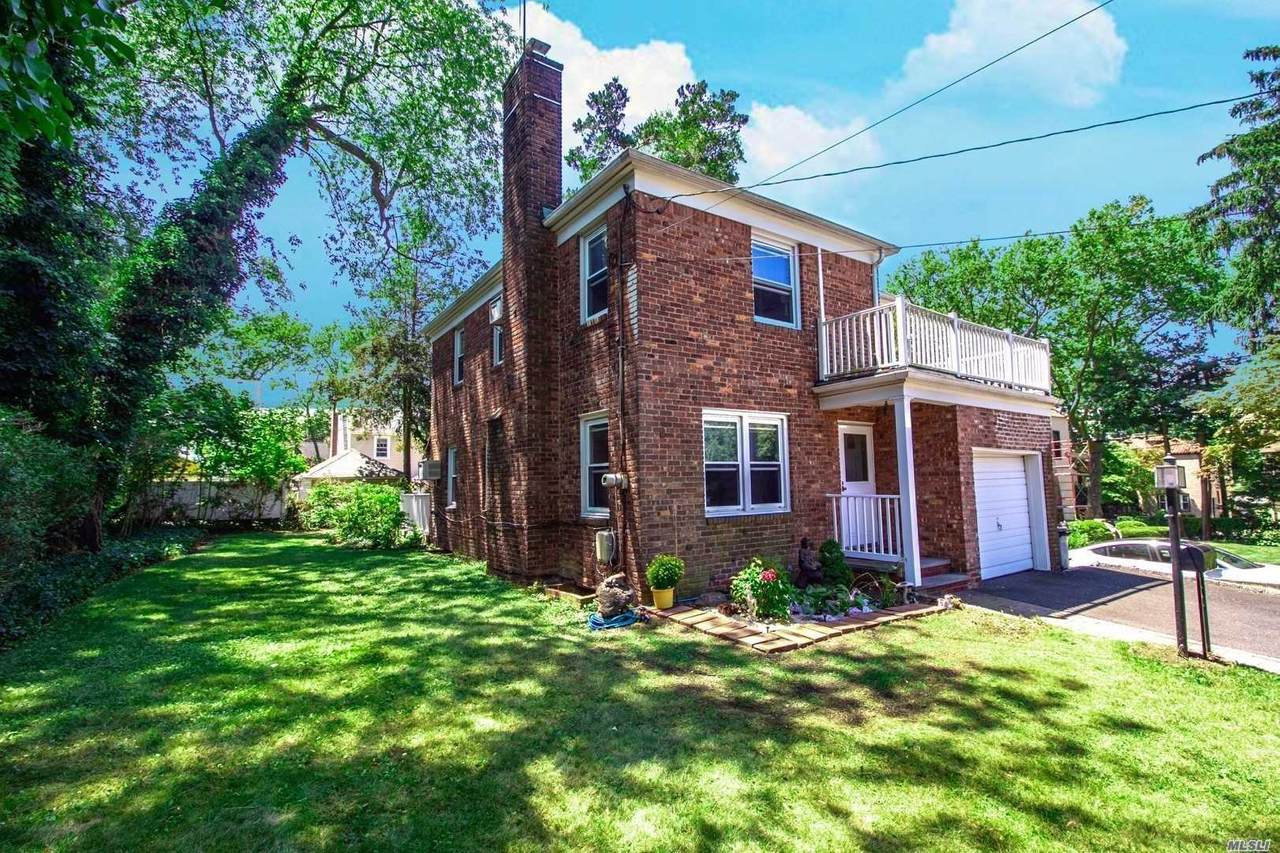 4612 Jayson Avenue - Photo 1