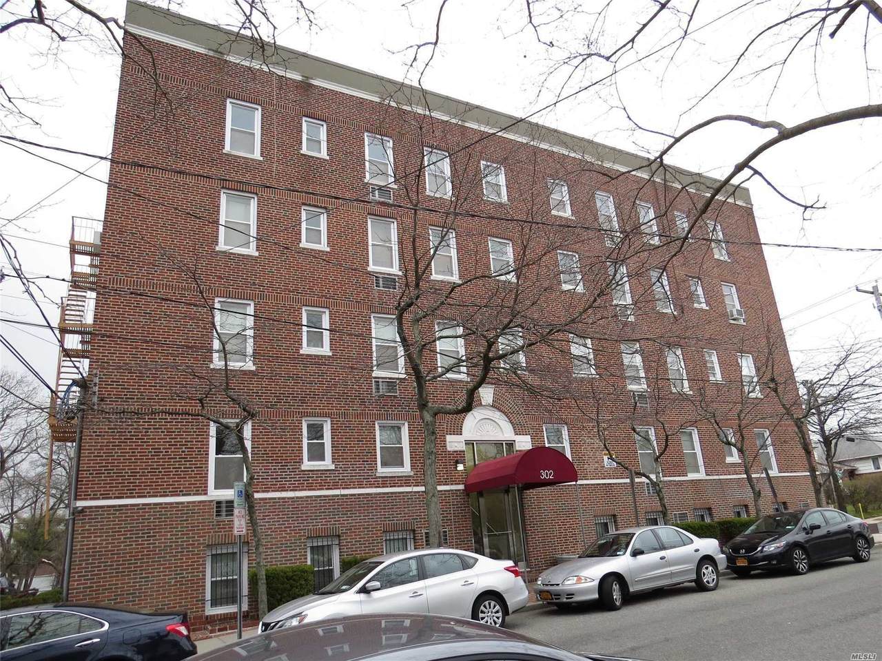 302 Longacre Avenue - Photo 1