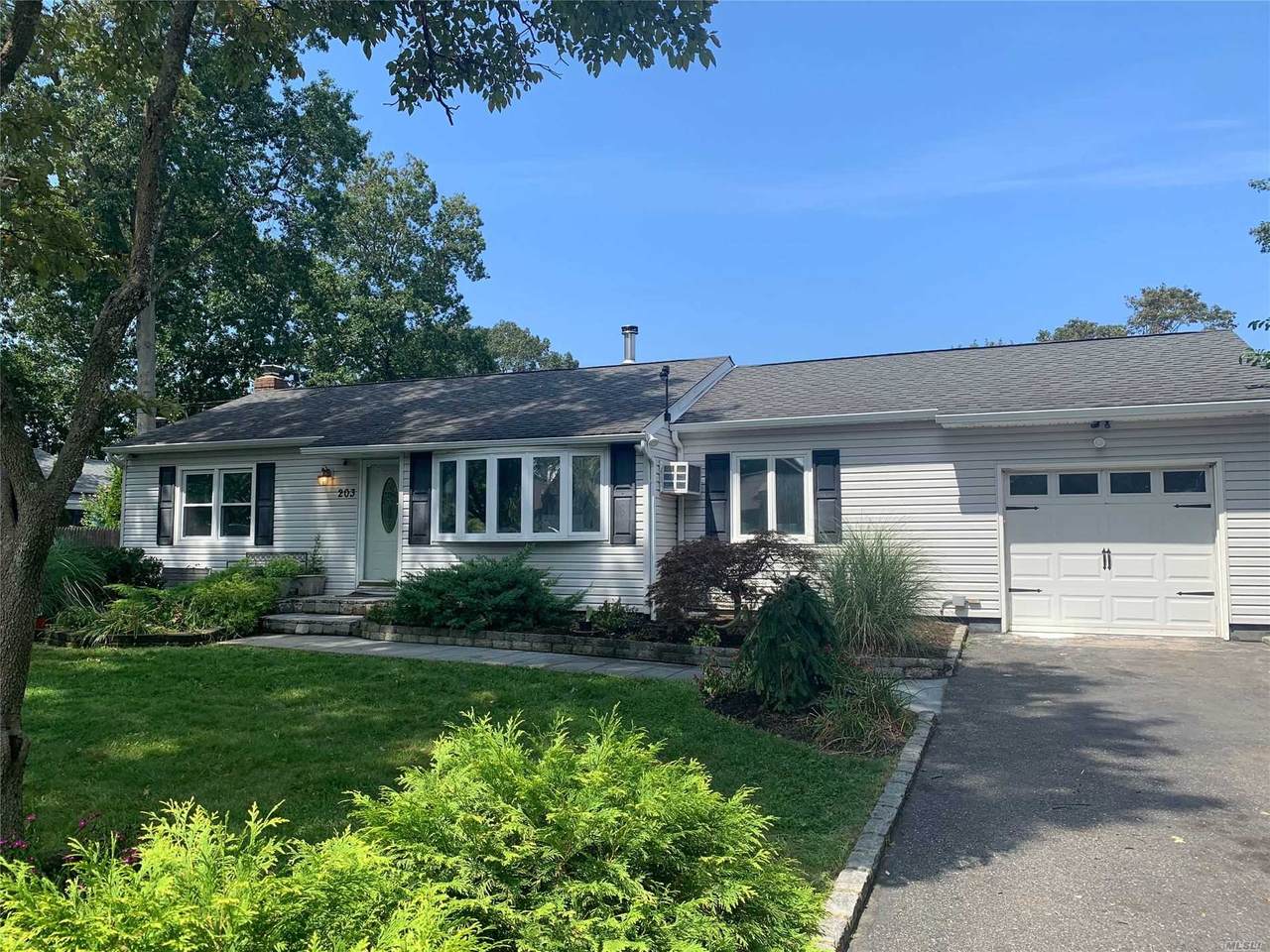 203 Sedgwick Street - Photo 1