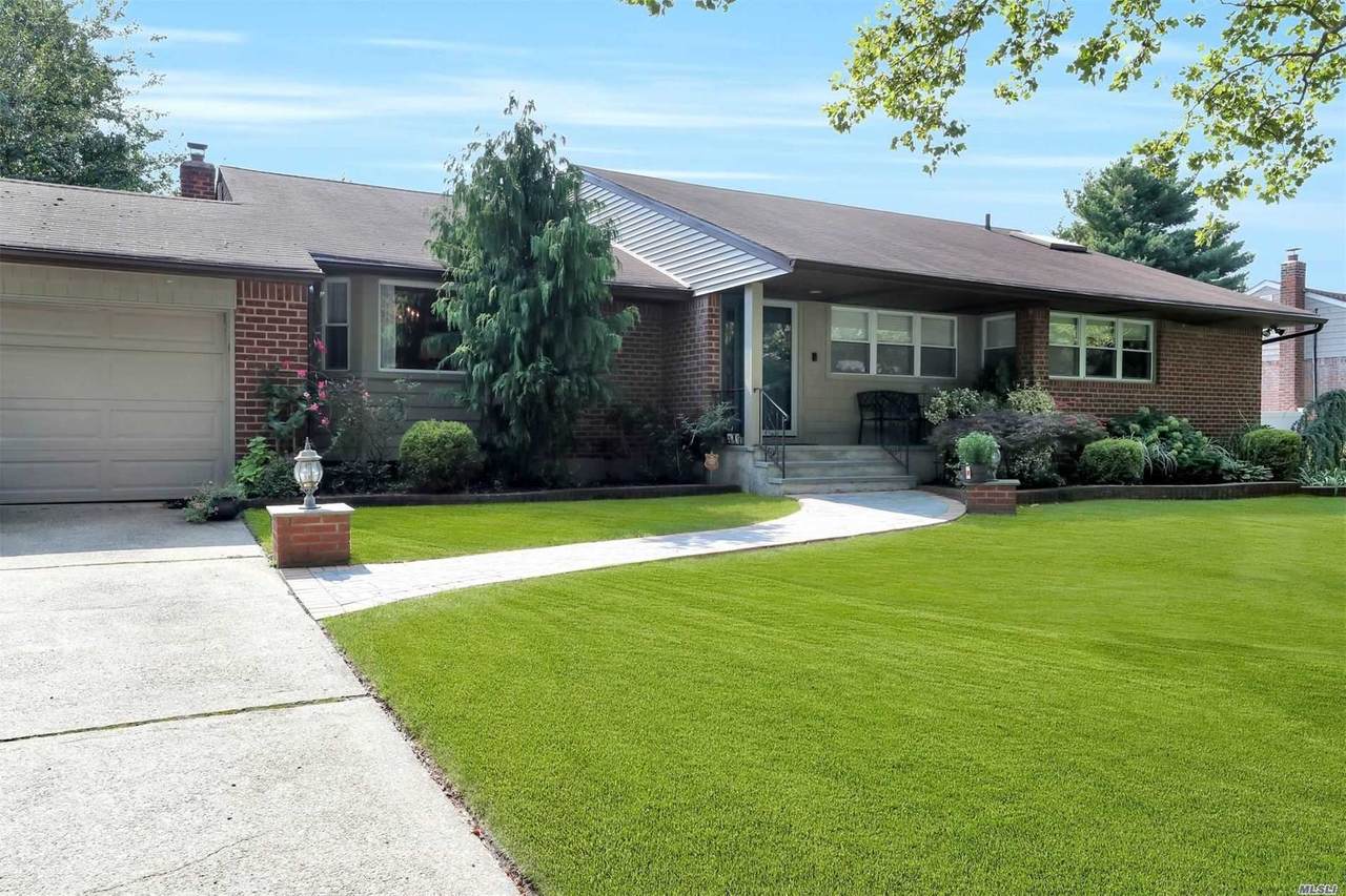 619 Oakwood Court - Photo 1