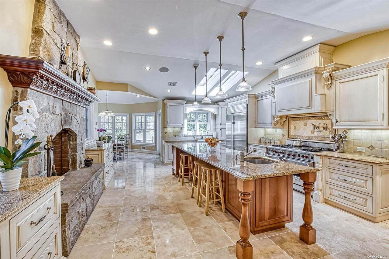33 Gateway Drive - Photo 1