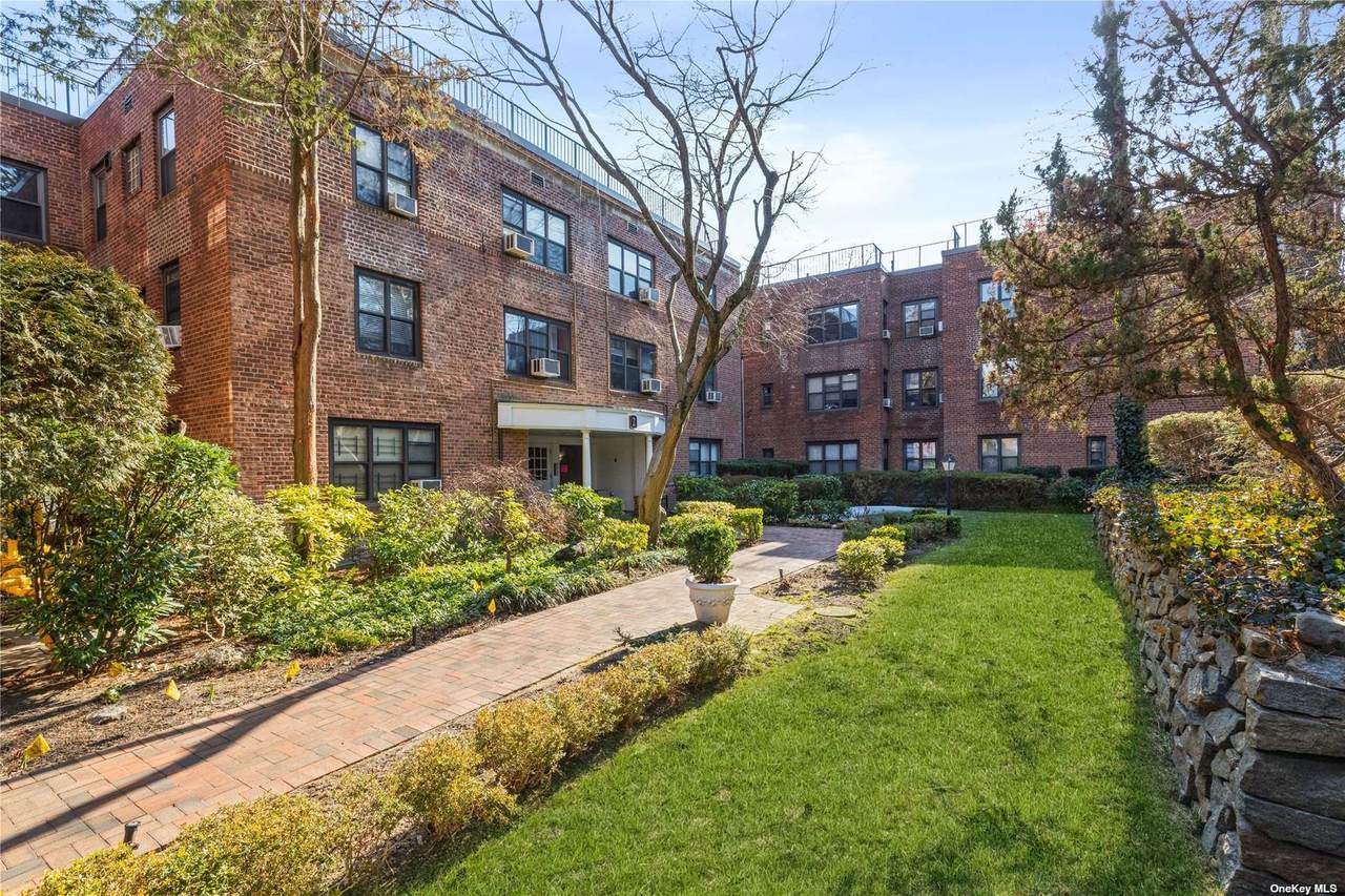 2 Town House Place - Photo 1