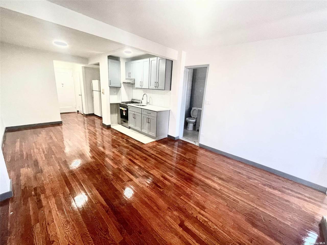 83-60 Vietor Avenue - Photo 1