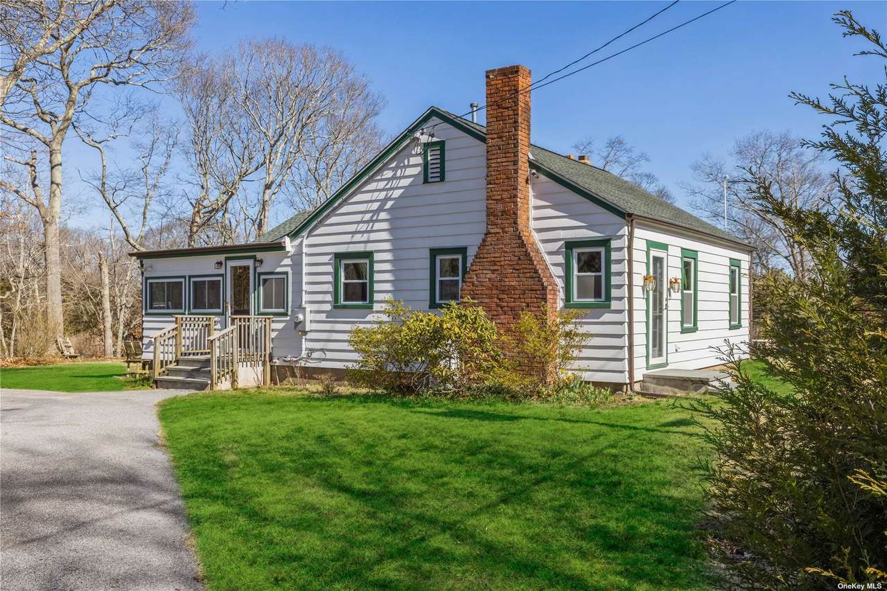 305 Bayberry Road - Photo 1
