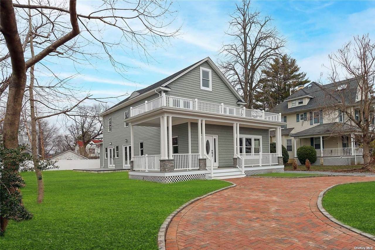 324 Village Avenue - Photo 1