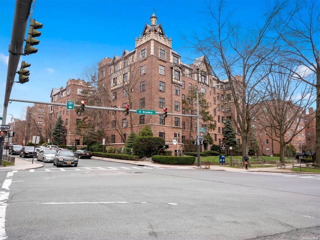 2 Weschester Ave - Photo 1