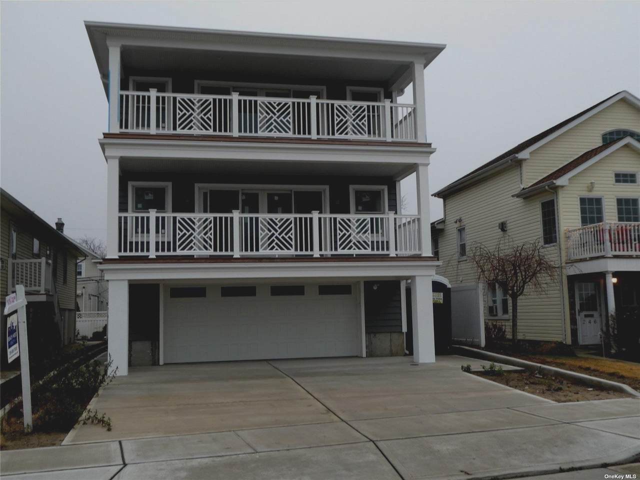 242 Bay Drive - Photo 1