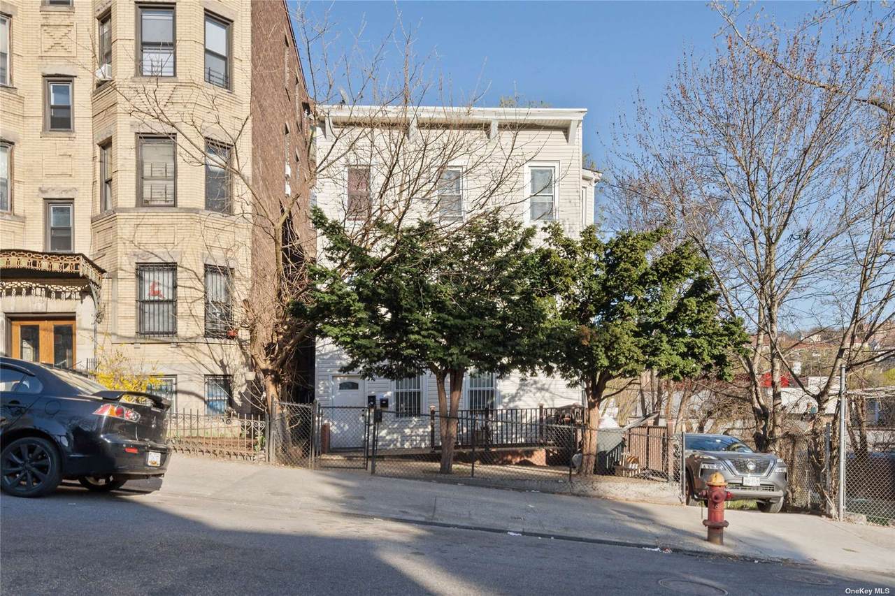 10 Locust Hill Avenue - Photo 1