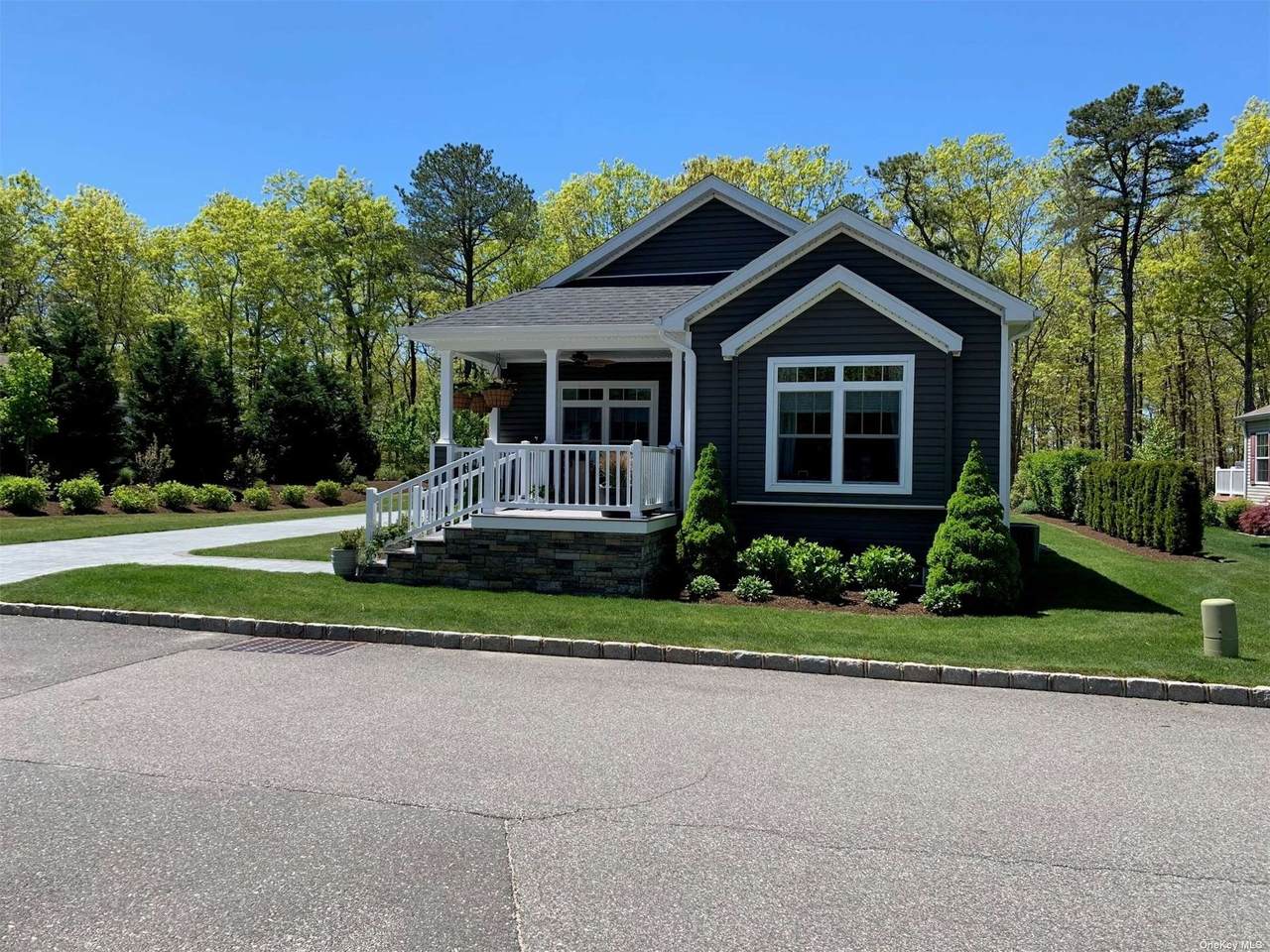 1661-550 Old Country Road - Photo 1