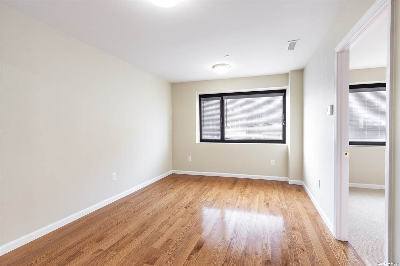 172-18 Jamaica Avenue - Photo 1