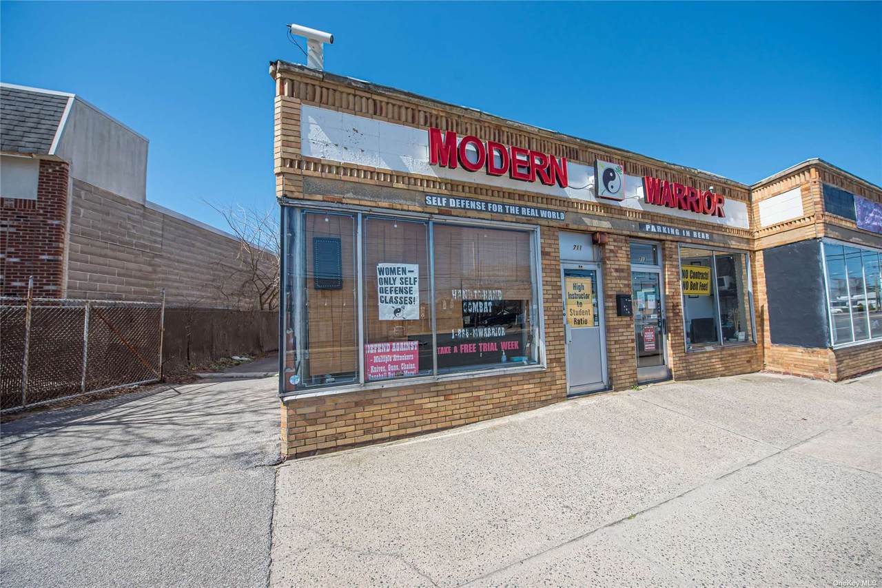 711-715 Wellwood Avenue - Photo 1