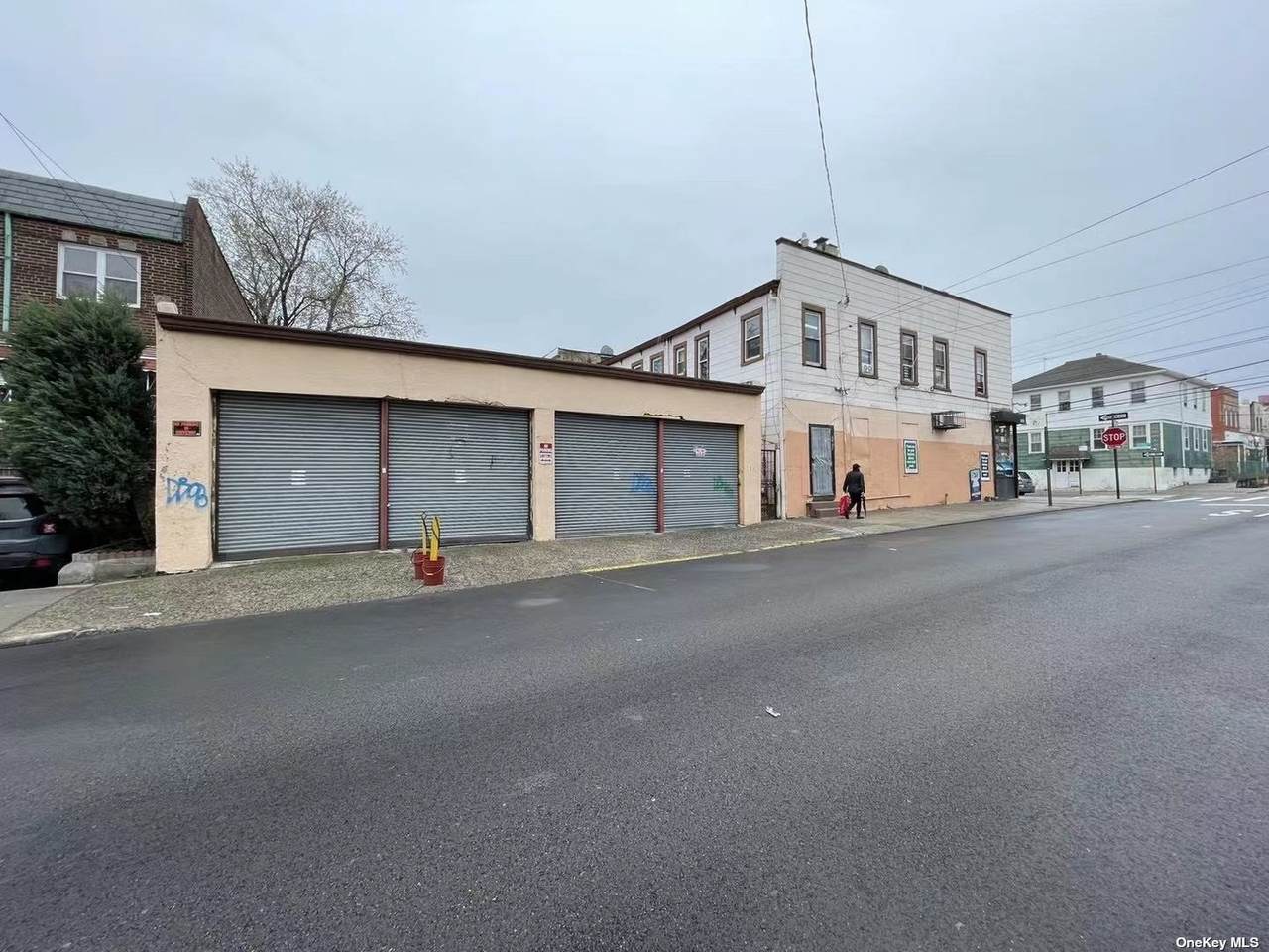 105-42 Otis Avenue - Photo 1