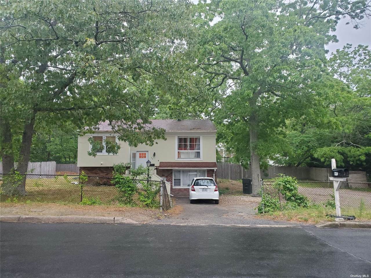 60 Suffolk Avenue - Photo 1