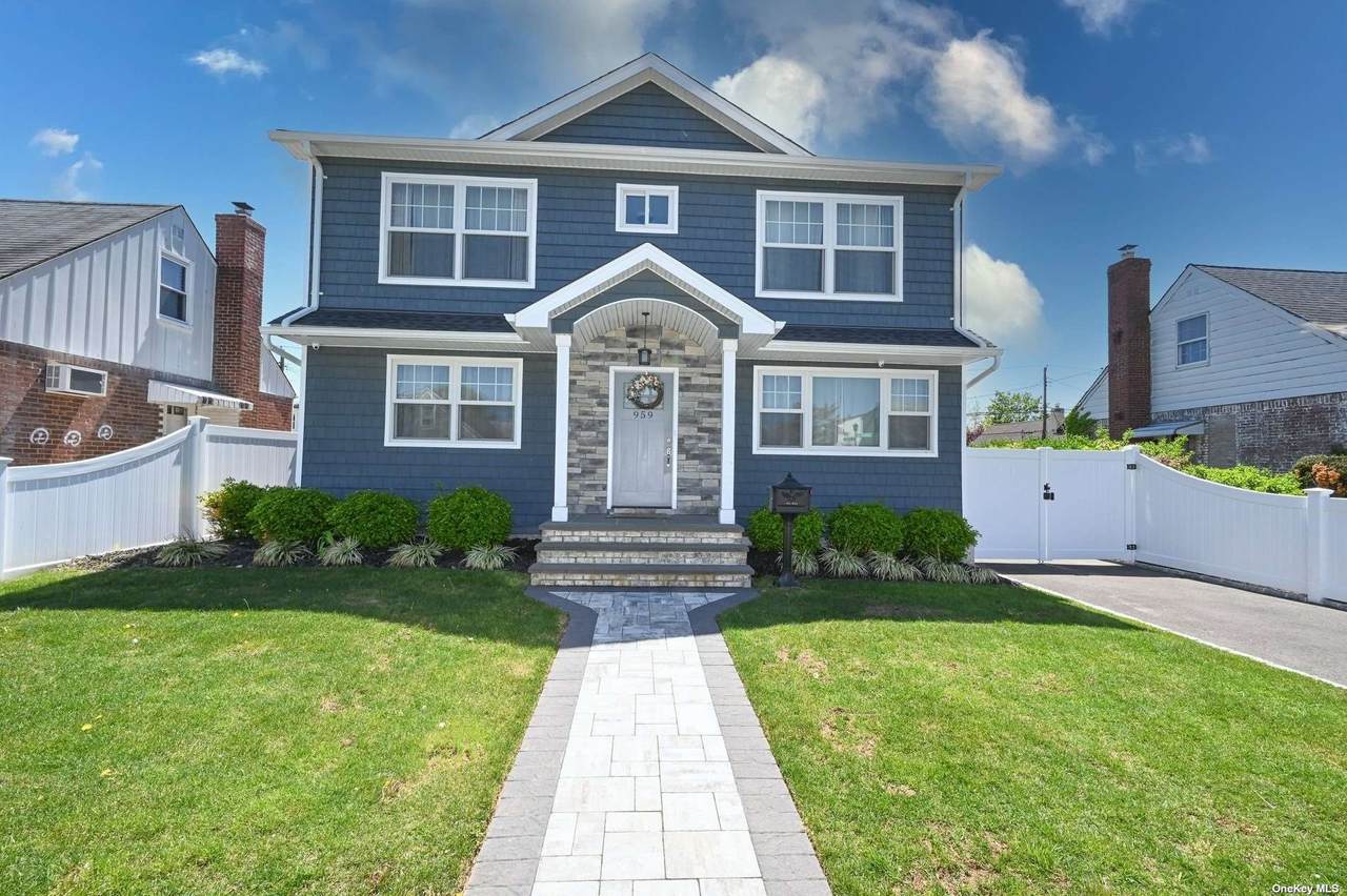 959 Center Drive - Photo 1
