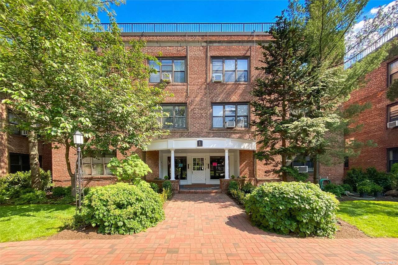 1 Townhouse Place - Photo 1