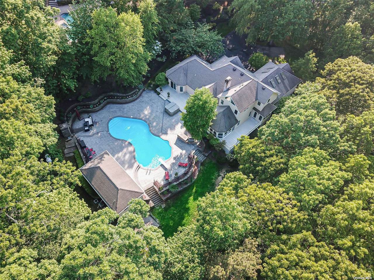 140 Woods Drive - Photo 1