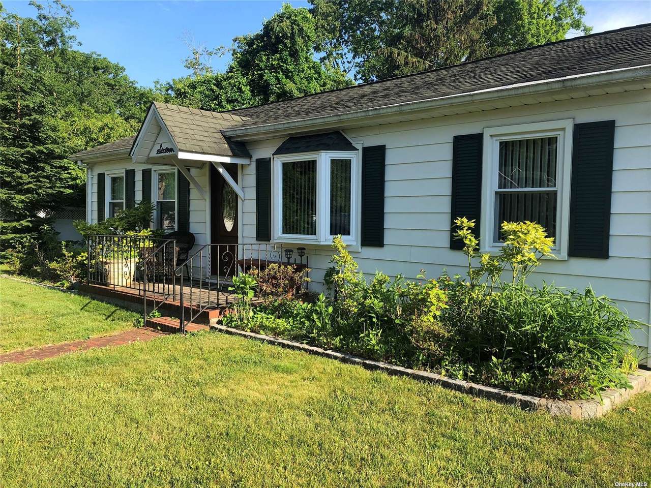 16 Travis Road - Photo 1