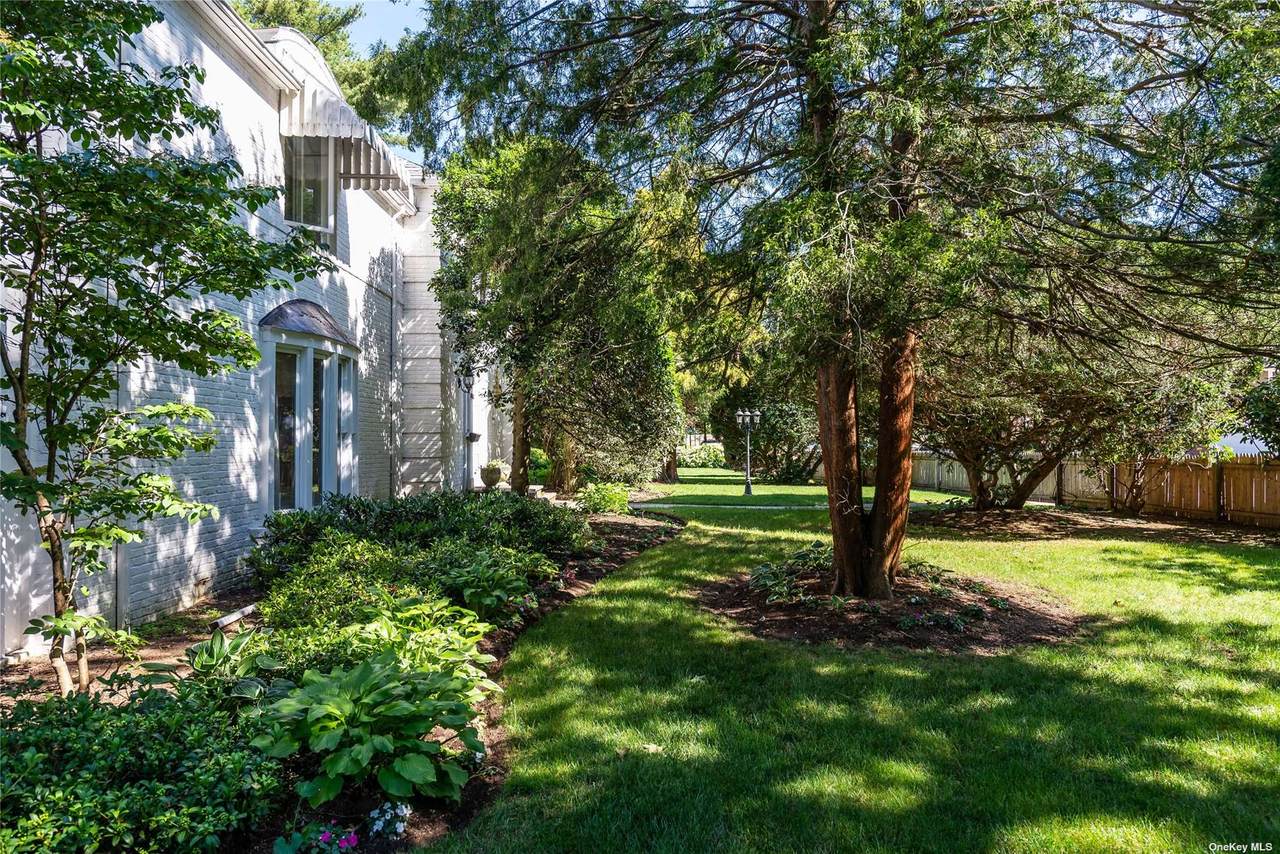 557 Cambridge Avenue - Photo 1