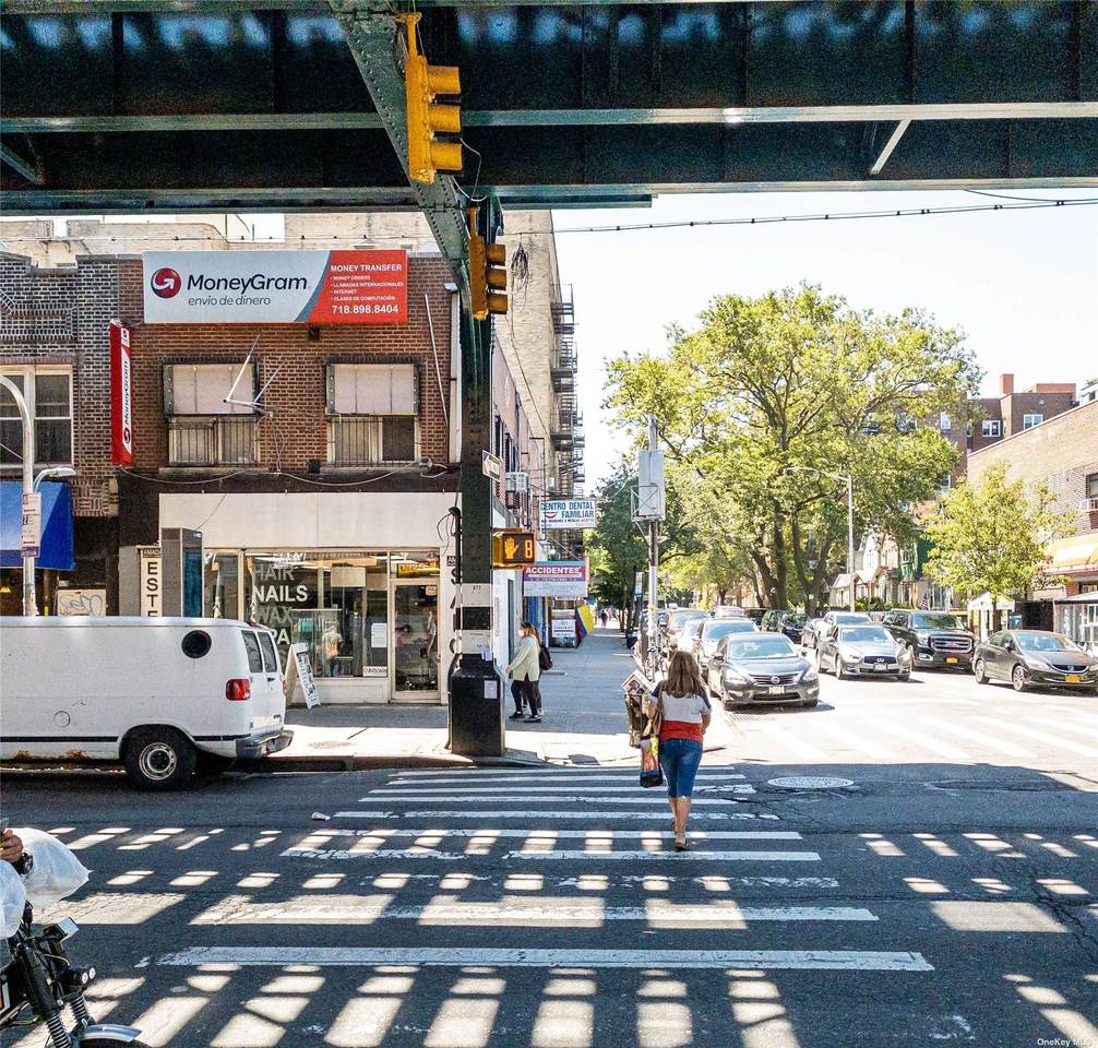 81-02 Roosevelt Avenue - Photo 1