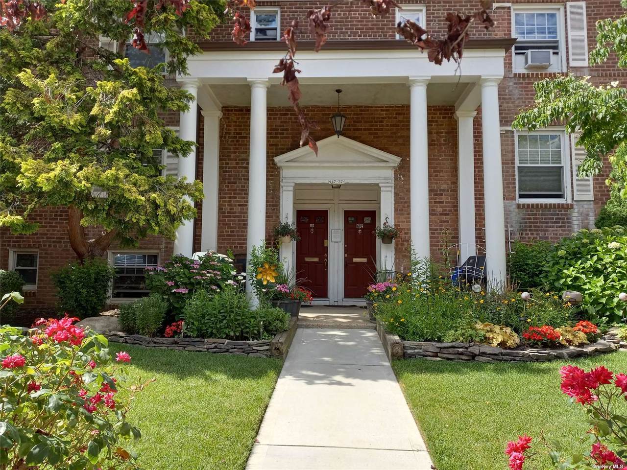 147-37 Charter Road - Photo 1