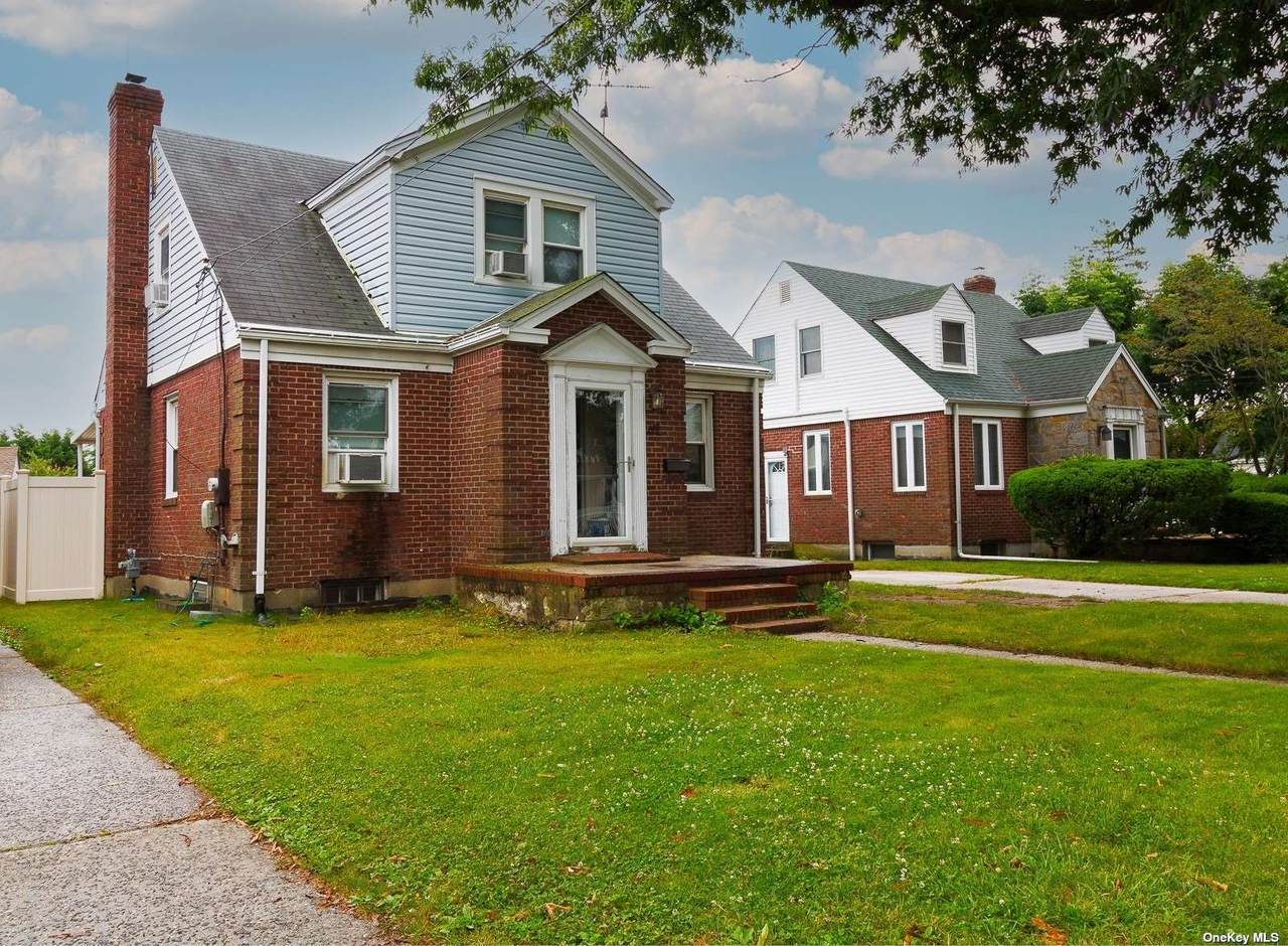 69 Nassau Boulevard - Photo 1