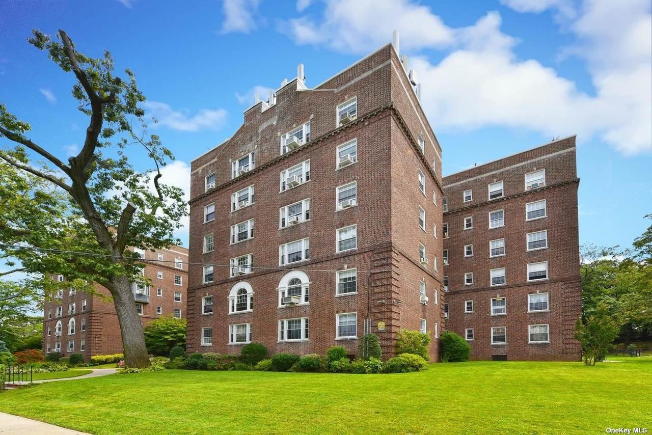 175-06 Devonshire Road - Photo 1
