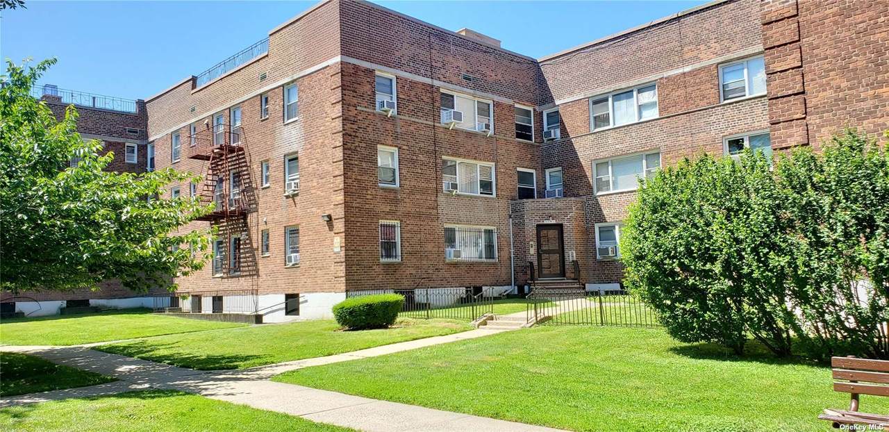 138-30 68 Drive - Photo 1