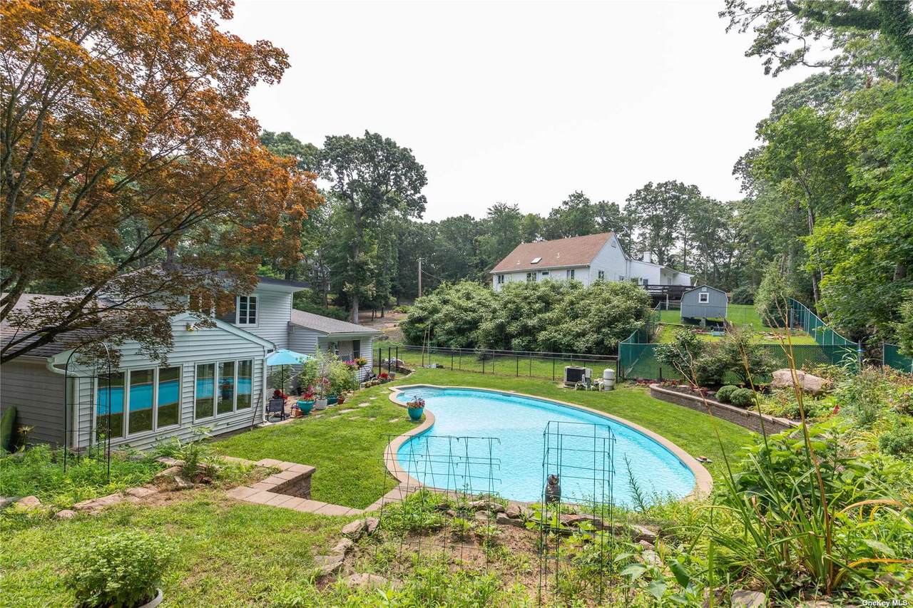 8 Eastview Drive - Photo 1