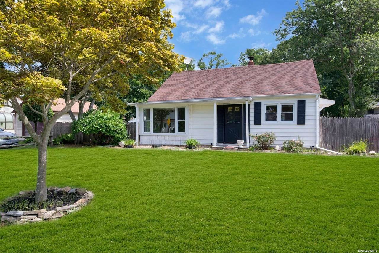 55 Groveland Park Boulevard - Photo 1