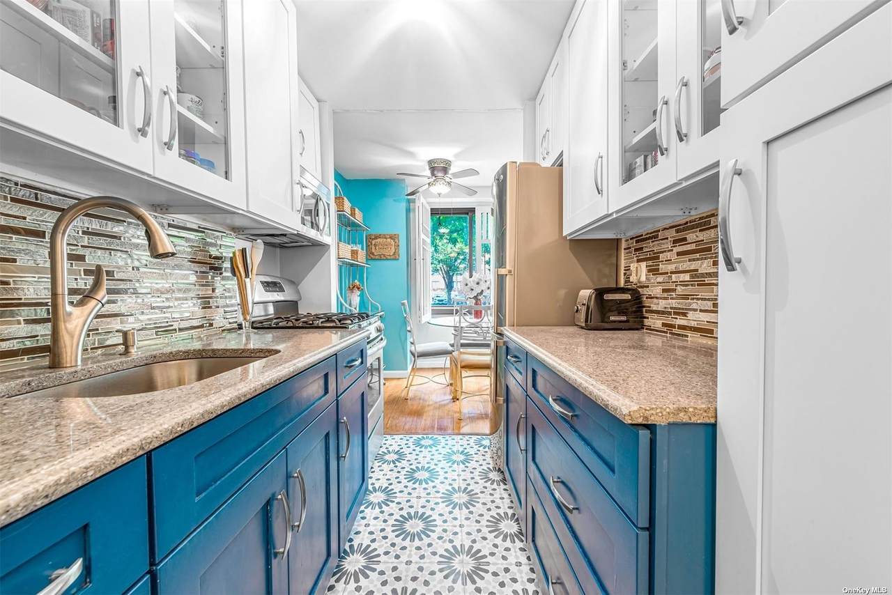195 Willoughby Avenue - Photo 1