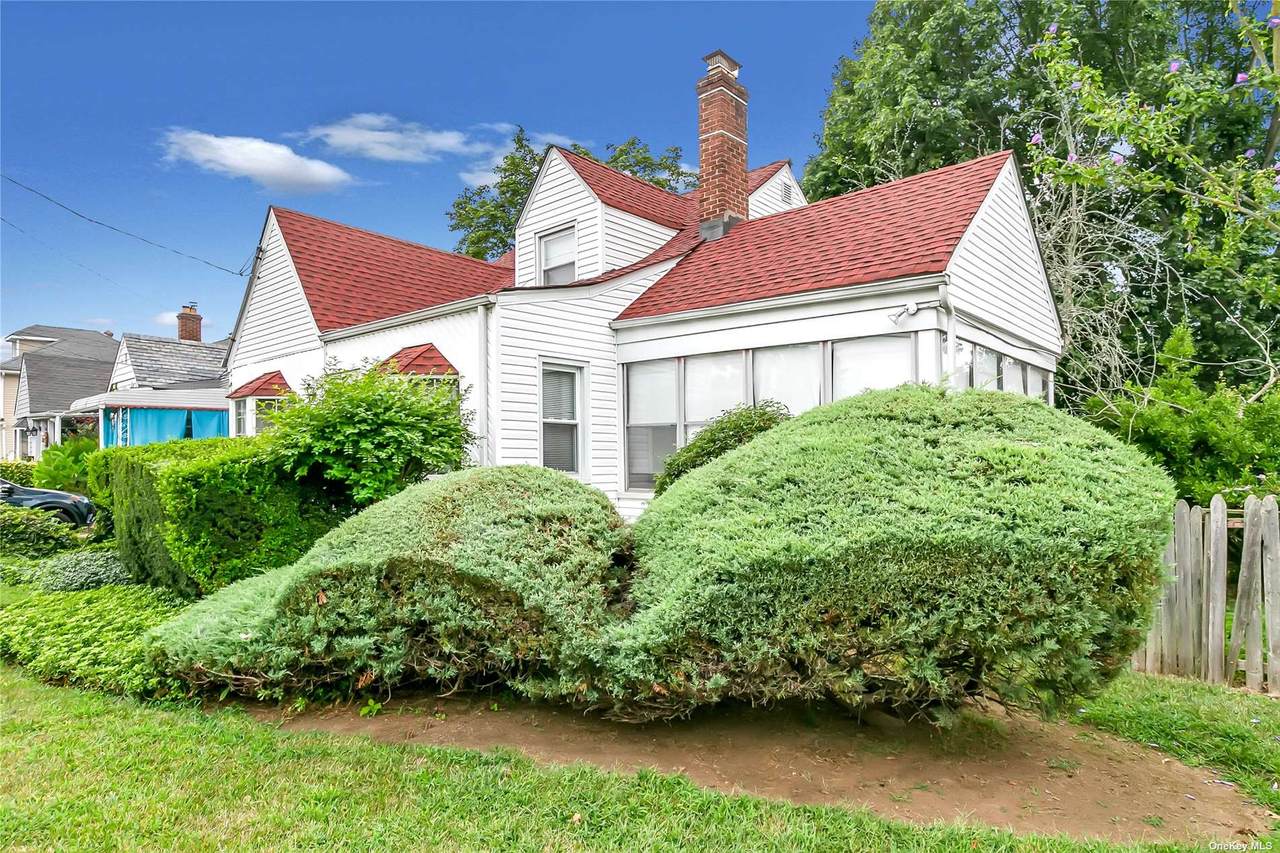 273 Windsor Parkway - Photo 1