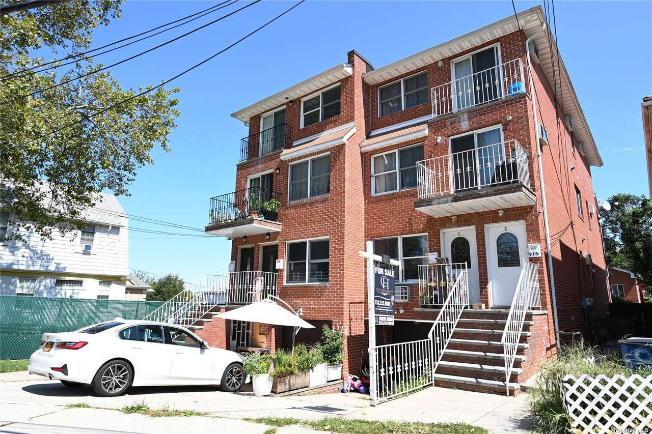 915 College Place - Photo 1
