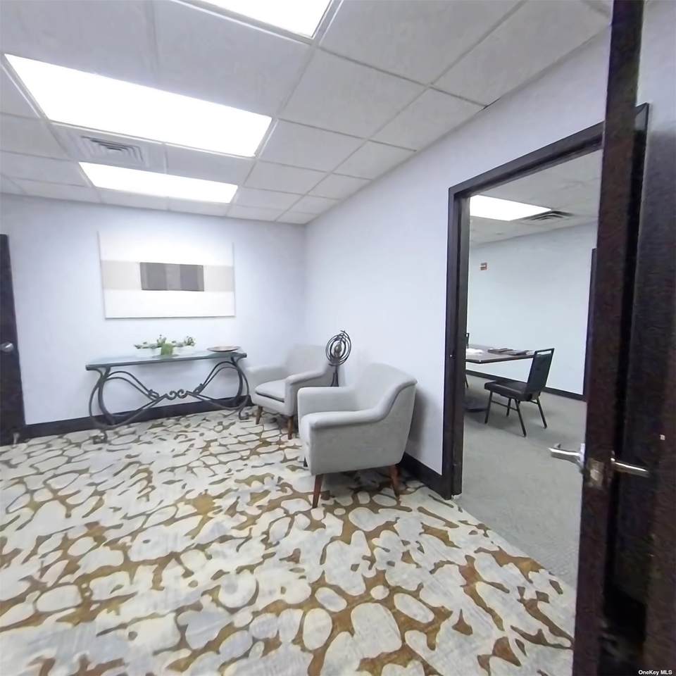102-05 Ditmars Boulevard - Photo 1